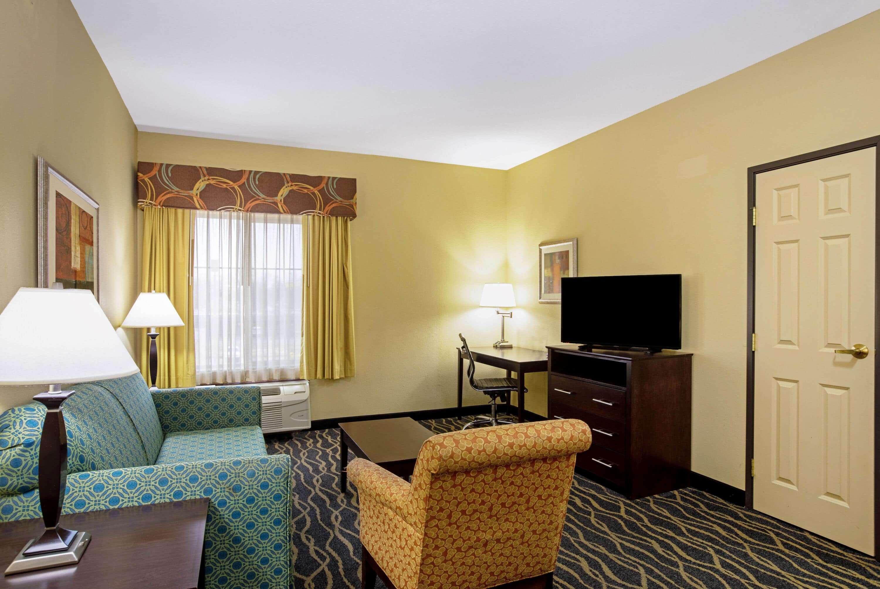 La Quinta By Wyndham Tulsa Airport / Expo Square Hotel Exterior photo
